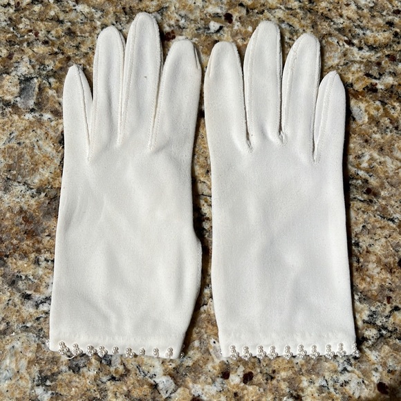Fabulous Vintage Cream Cloth Dress Gloves - Picture 1 of 4